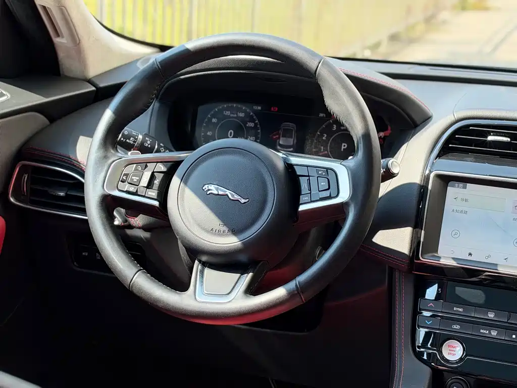 Jaguar F-PACE — миниатюра 12