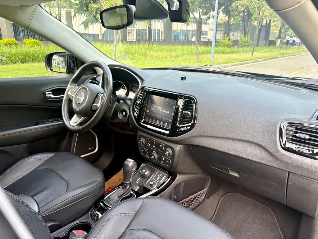 Jeep Compass — миниатюра 12
