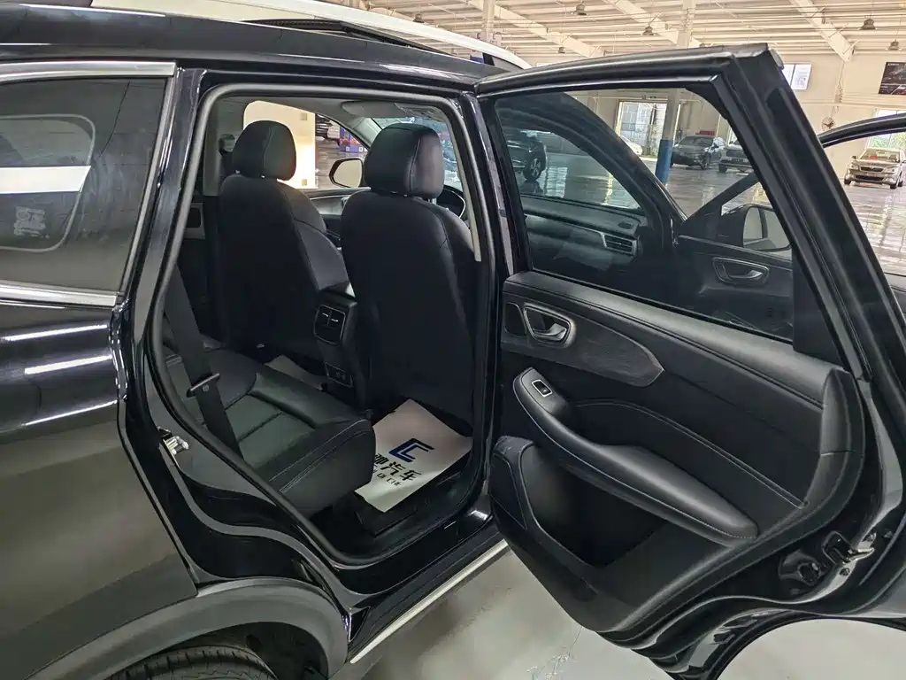Roewe RX5 — миниатюра 12
