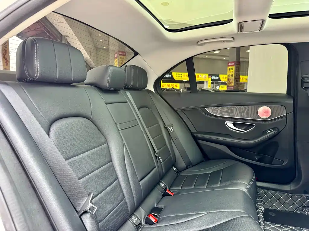 Mercedes-Benz C-Class — миниатюра 12