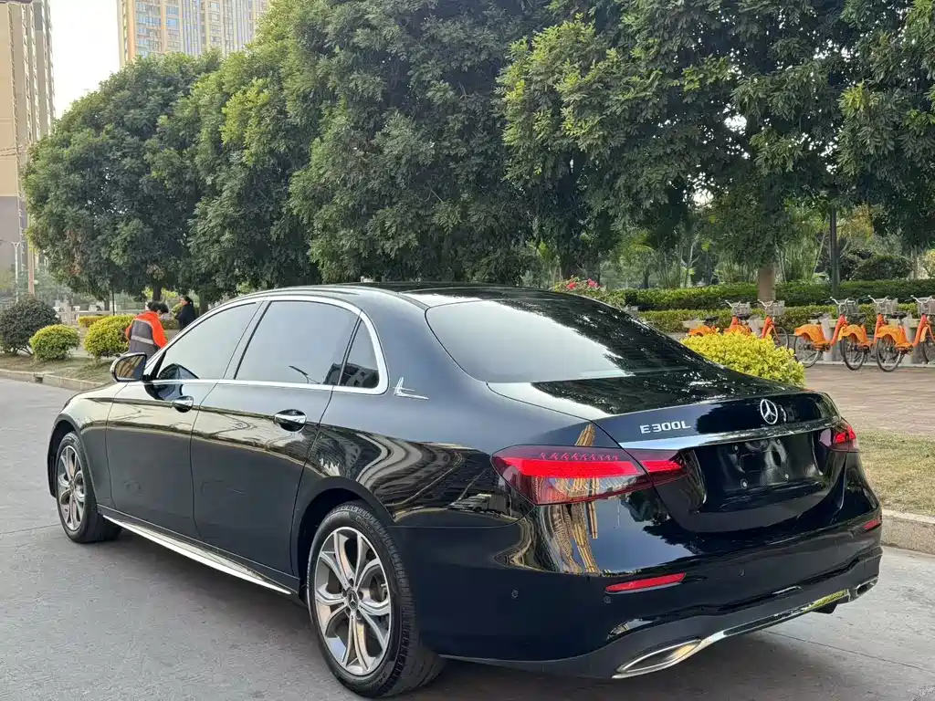 MERCEDES-BENZ E CLASS