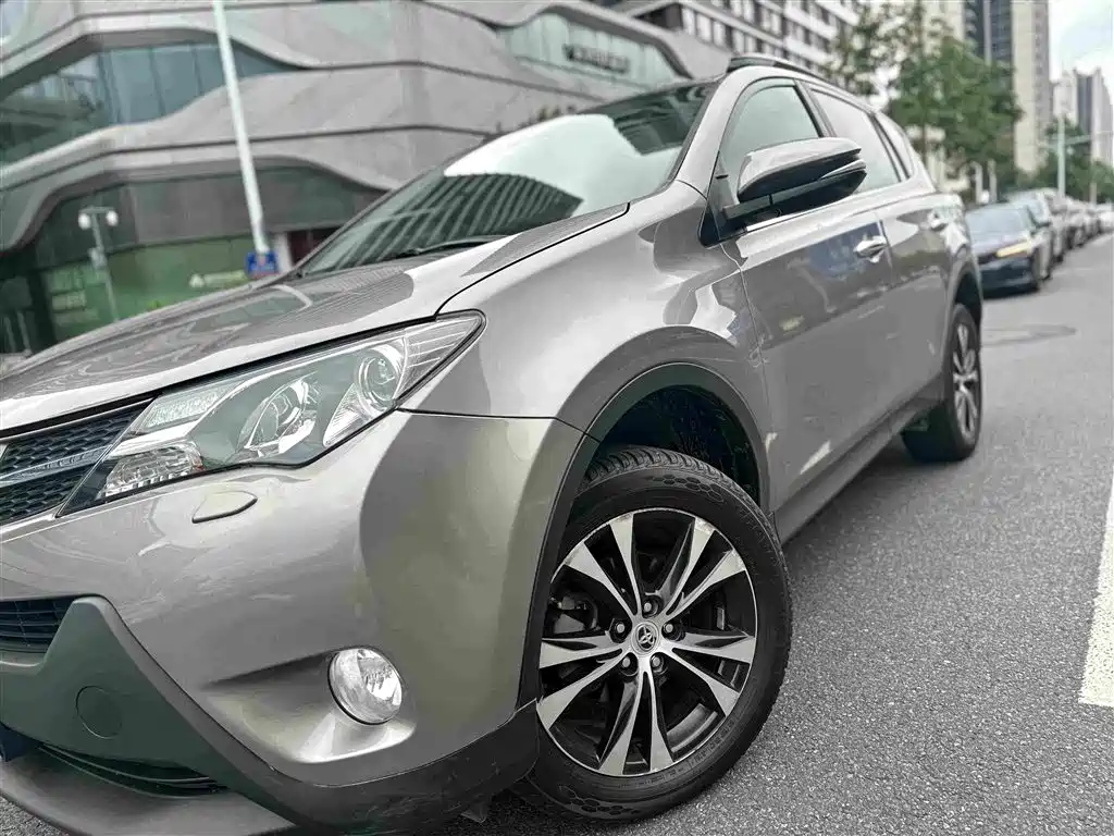 Toyota RAV4 — миниатюра 12