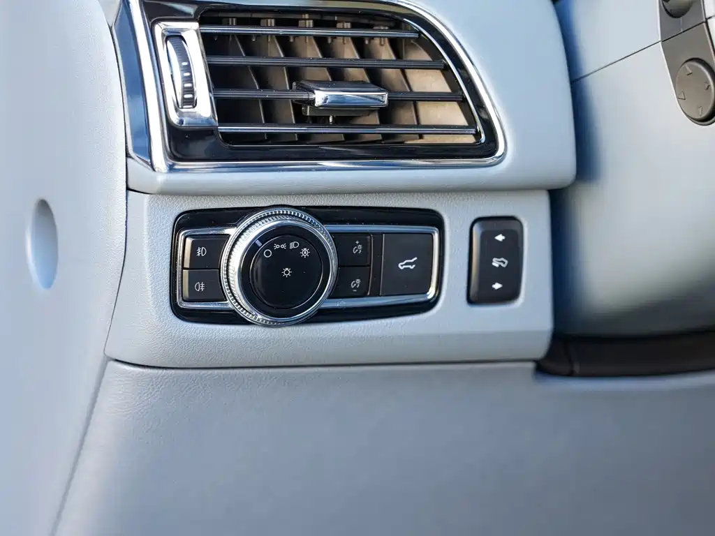 Lincoln Navigator — миниатюра 12