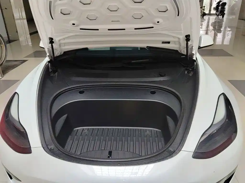 Tesla Model 3 — миниатюра 20