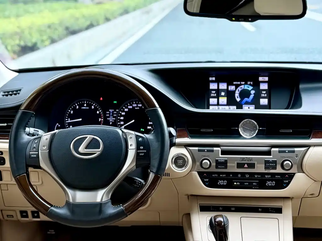Lexus ES — миниатюра 12