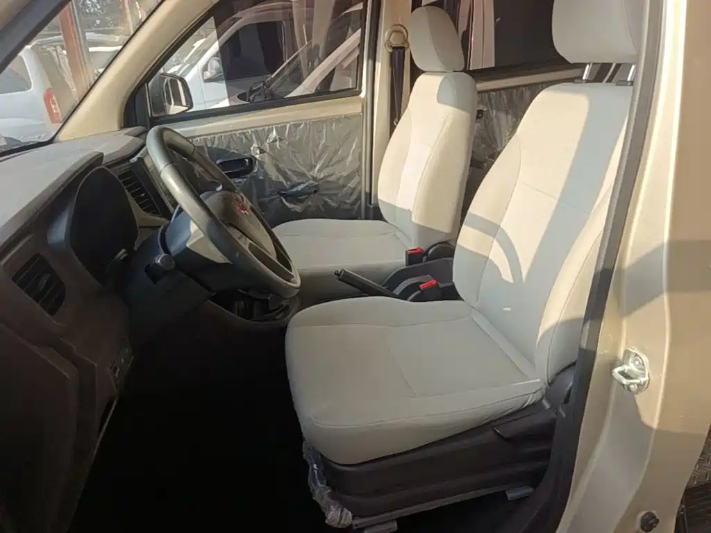 Wuling Hongguang V — миниатюра 15