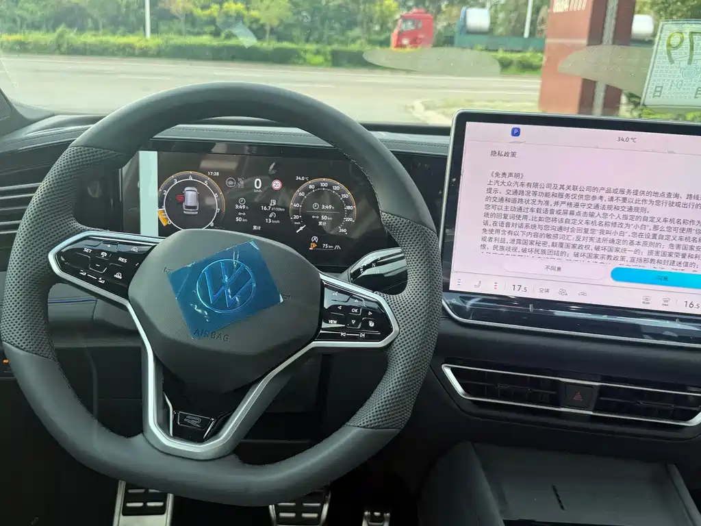 Volkswagen Tiguan L — миниатюра 11