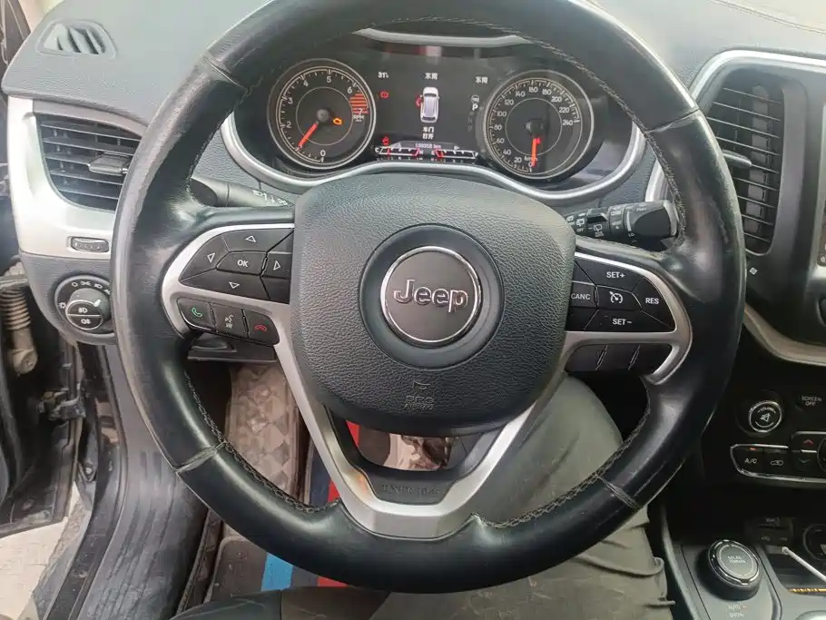 Jeep Cherokee — миниатюра 15