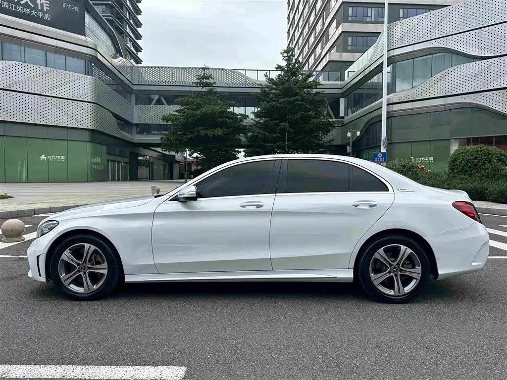 Mercedes-Benz C-Class — миниатюра 10