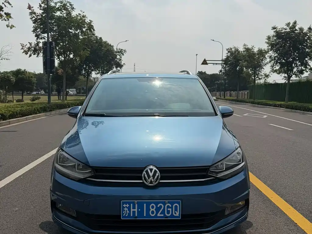 Volkswagen Touran — миниатюра 2