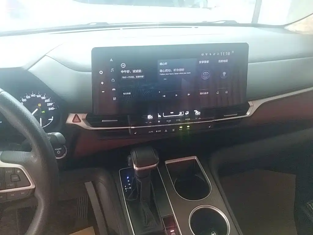 Toyota Granvia — миниатюра 13