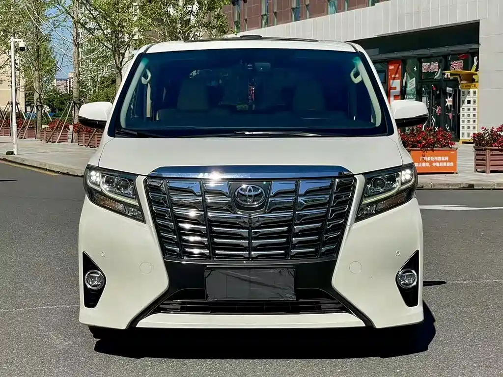 Toyota Alphard — миниатюра 2