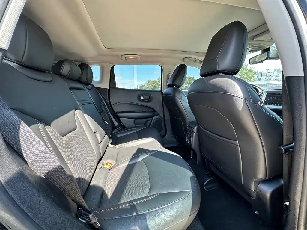 Jeep Compass — миниатюра 8