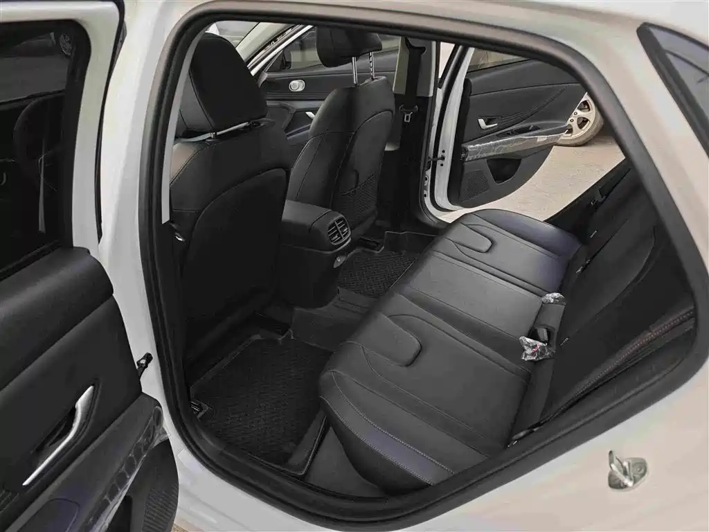 Hyundai Elantra — миниатюра 7