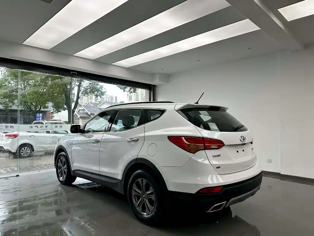 Hyundai Santa Fe 2013 2.4L AT