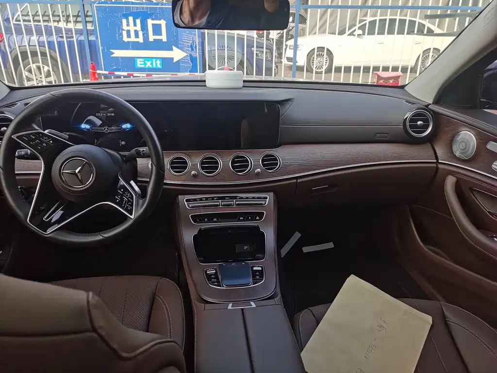 Mercedes-Benz E-Class — миниатюра 4