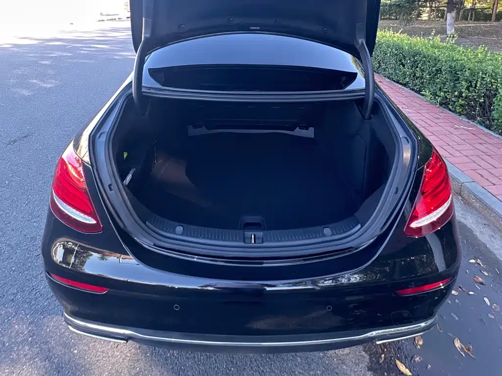 Mercedes-Benz E-Class — миниатюра 15