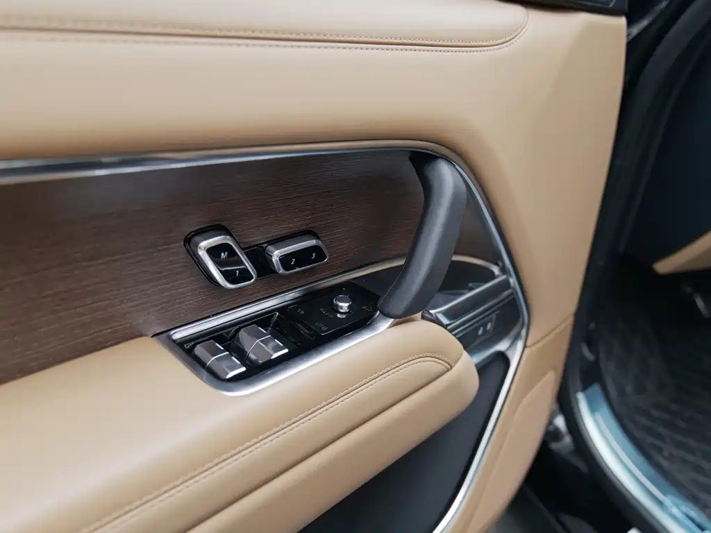 Land Rover Range Rover — миниатюра 8