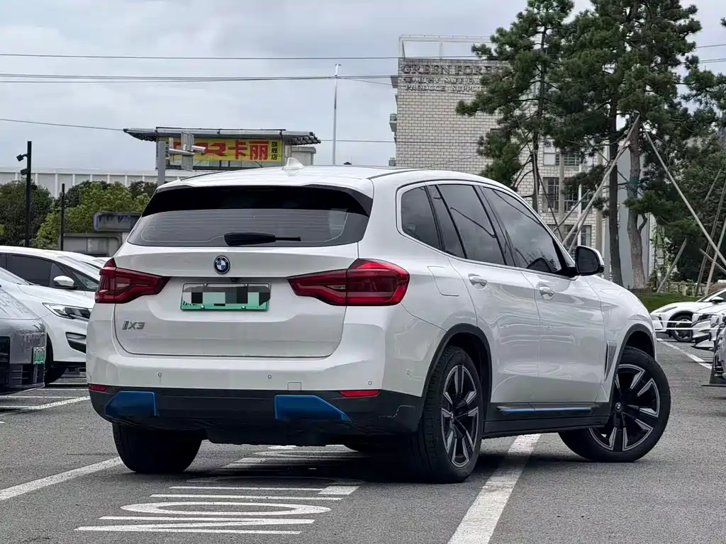 BMW iX3 — миниатюра 10