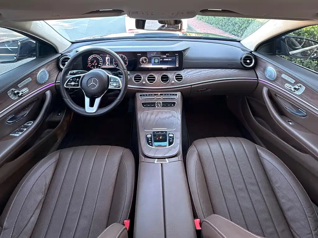 Mercedes-Benz E-Class — миниатюра 10