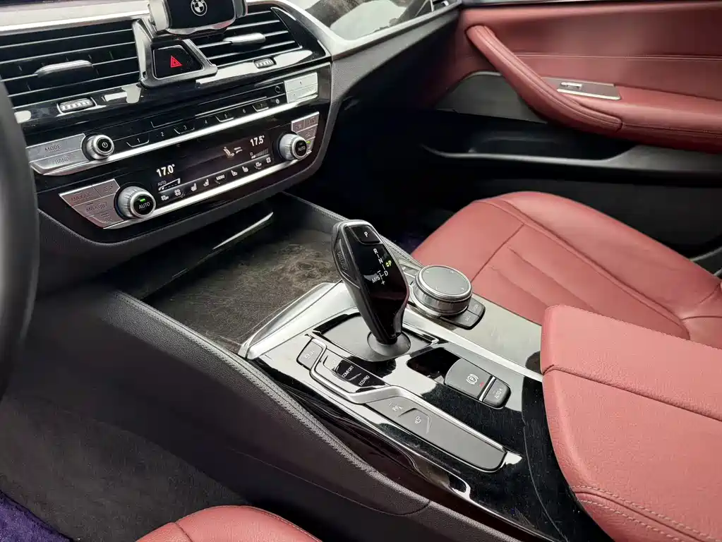 BMW 5 Series — миниатюра 10