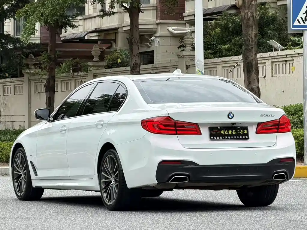 BMW 5 Series — миниатюра 6
