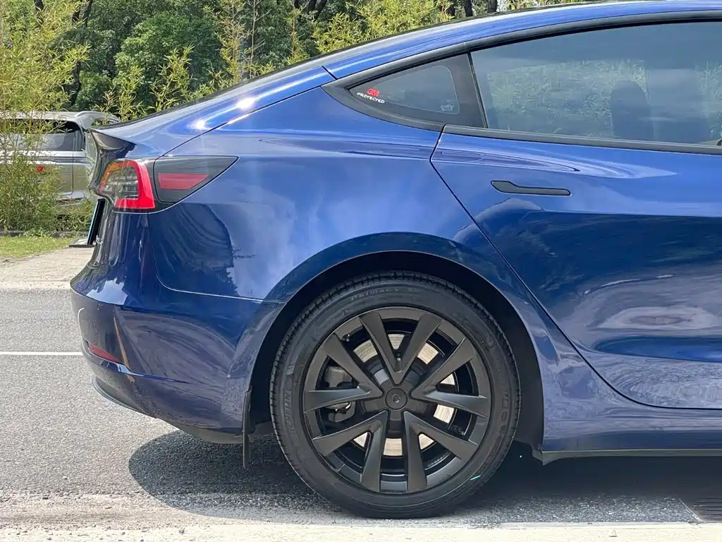 Tesla Model 3 — миниатюра 22