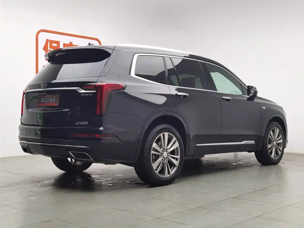 CADILLAC XT6