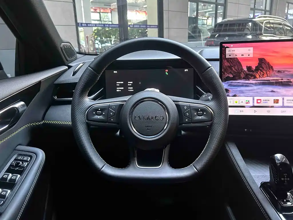 Lynk & Co 03 — миниатюра 9