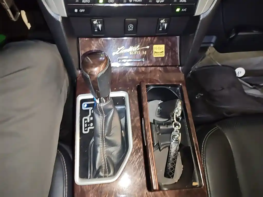 Toyota Camry — миниатюра 14