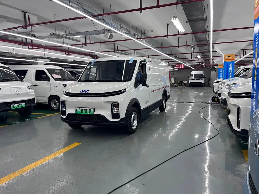 JAC Van Polo