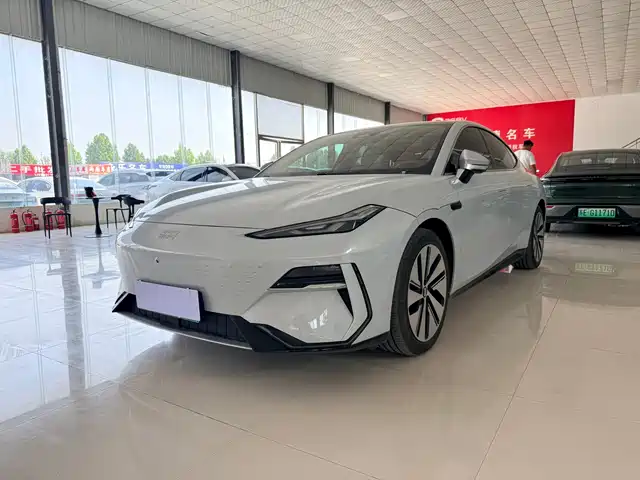 2024 Geely Galaxy E8