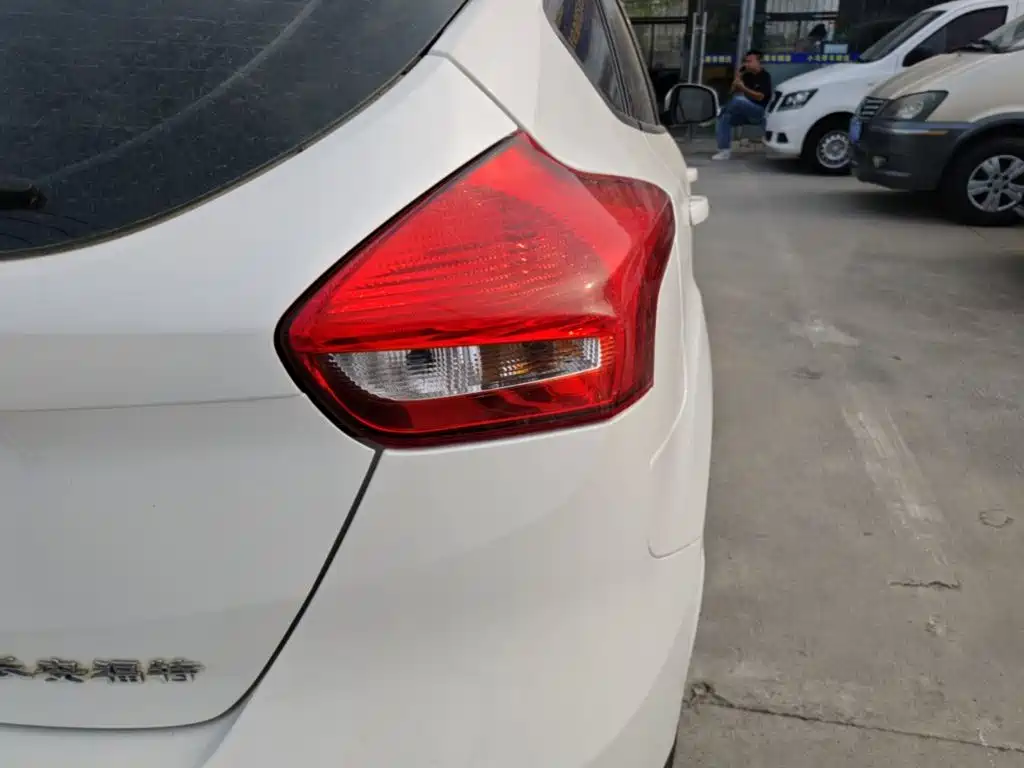 Ford Focus — миниатюра 8