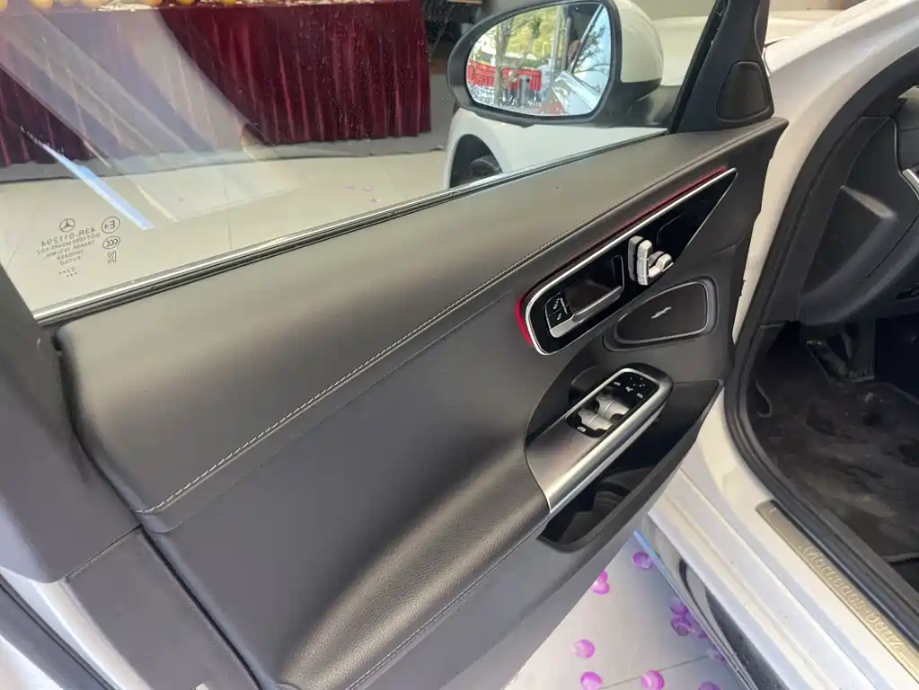 Mercedes-Benz C-Class — миниатюра 8