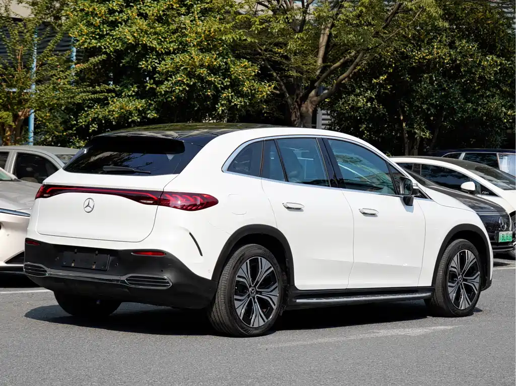 Mercedes-Benz EQE SUV — миниатюра 4