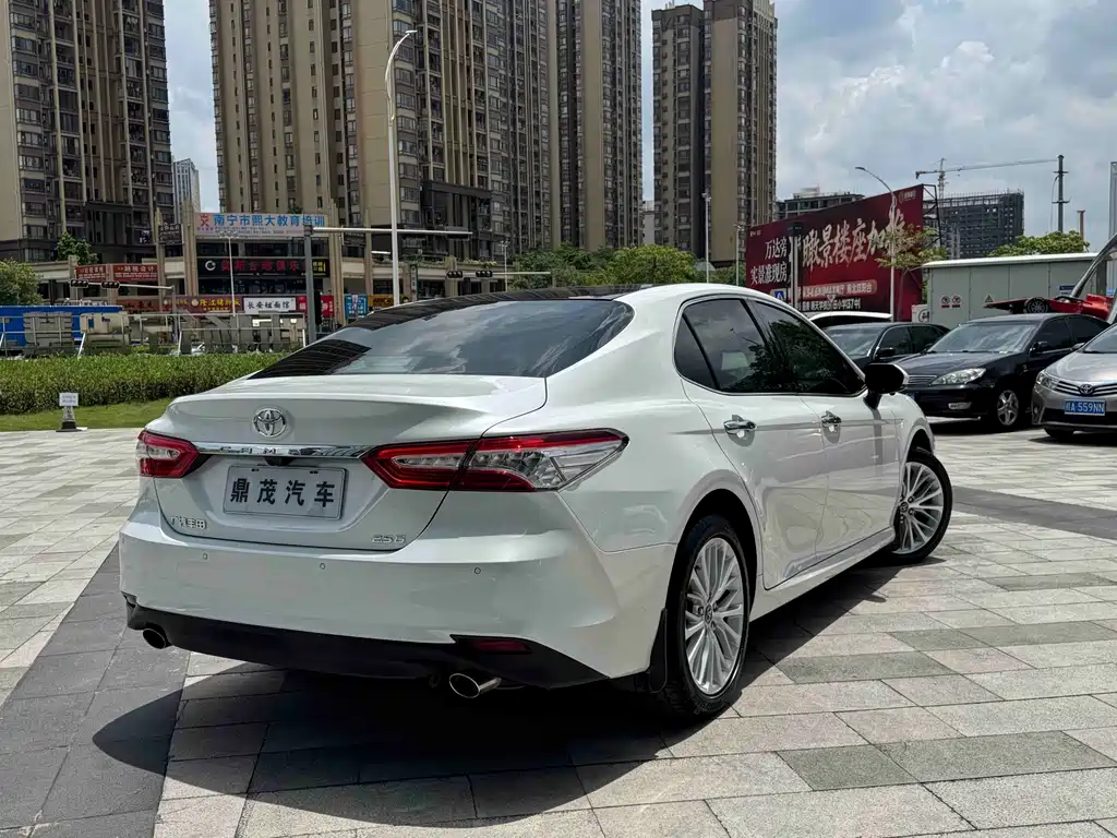 Toyota Camry 2019 2.5G Luxury VI