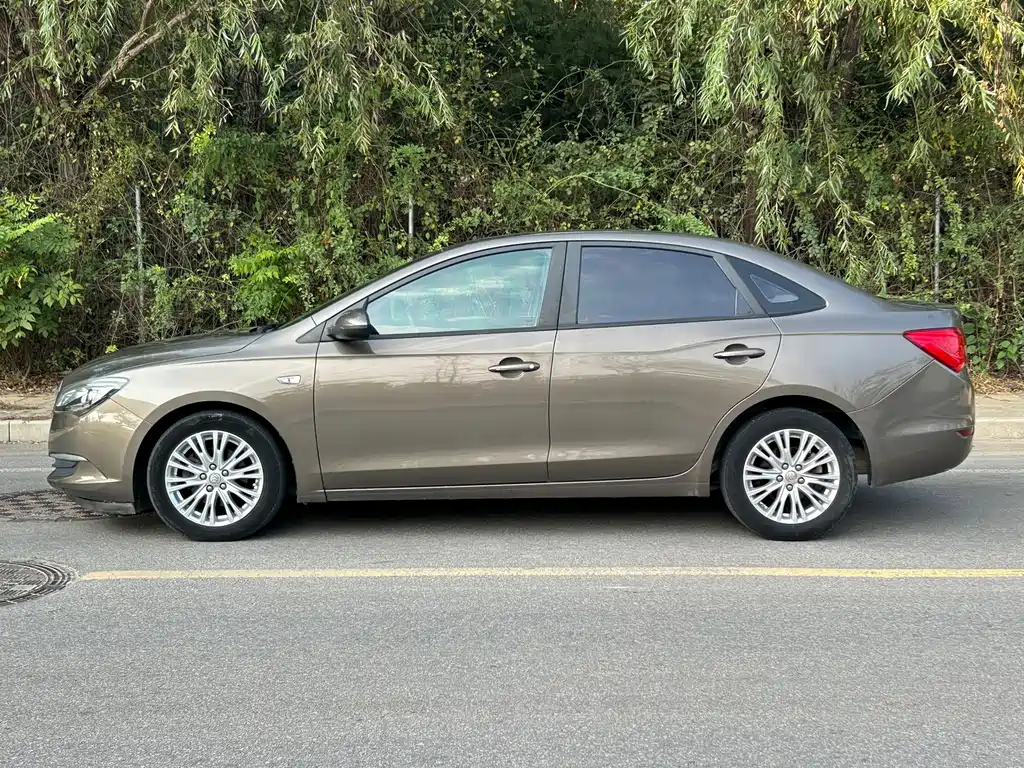 Buick Excelle — миниатюра 3