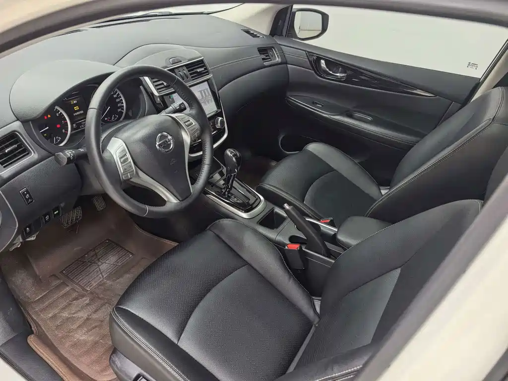 Nissan Tiida — миниатюра 8