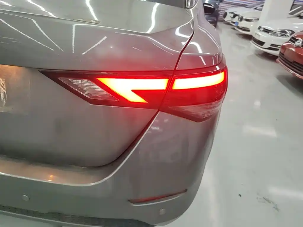 Nissan Sylphy — миниатюра 8