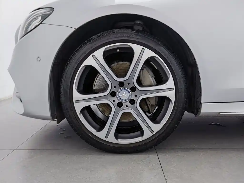 Mercedes-Benz E-Class — миниатюра 17