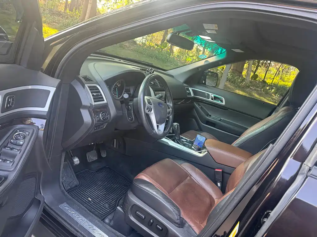 Ford Explorer (Import) — миниатюра 6