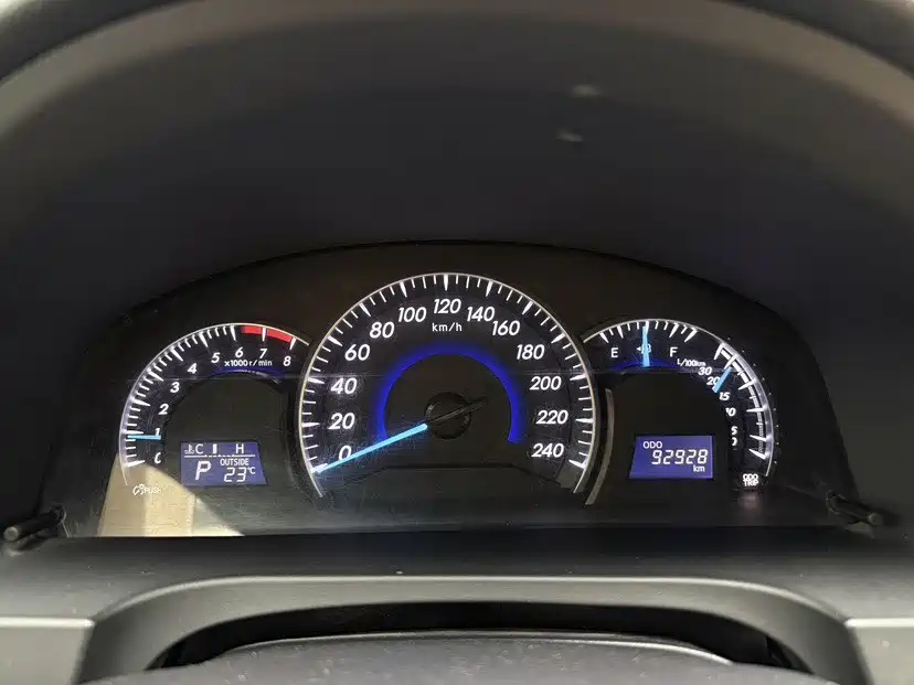 Toyota Camry — миниатюра 18