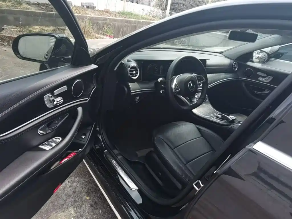 Mercedes-Benz E-Class — миниатюра 12
