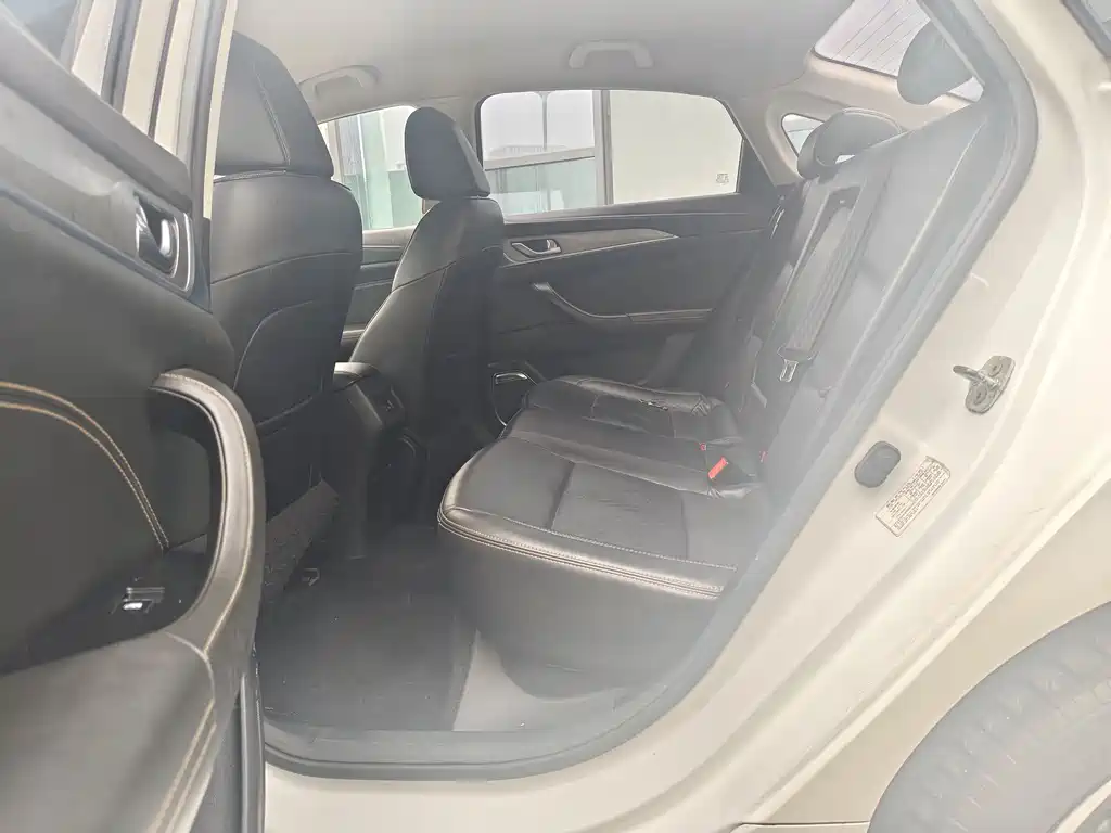 Changan Eado New Energy — миниатюра 4