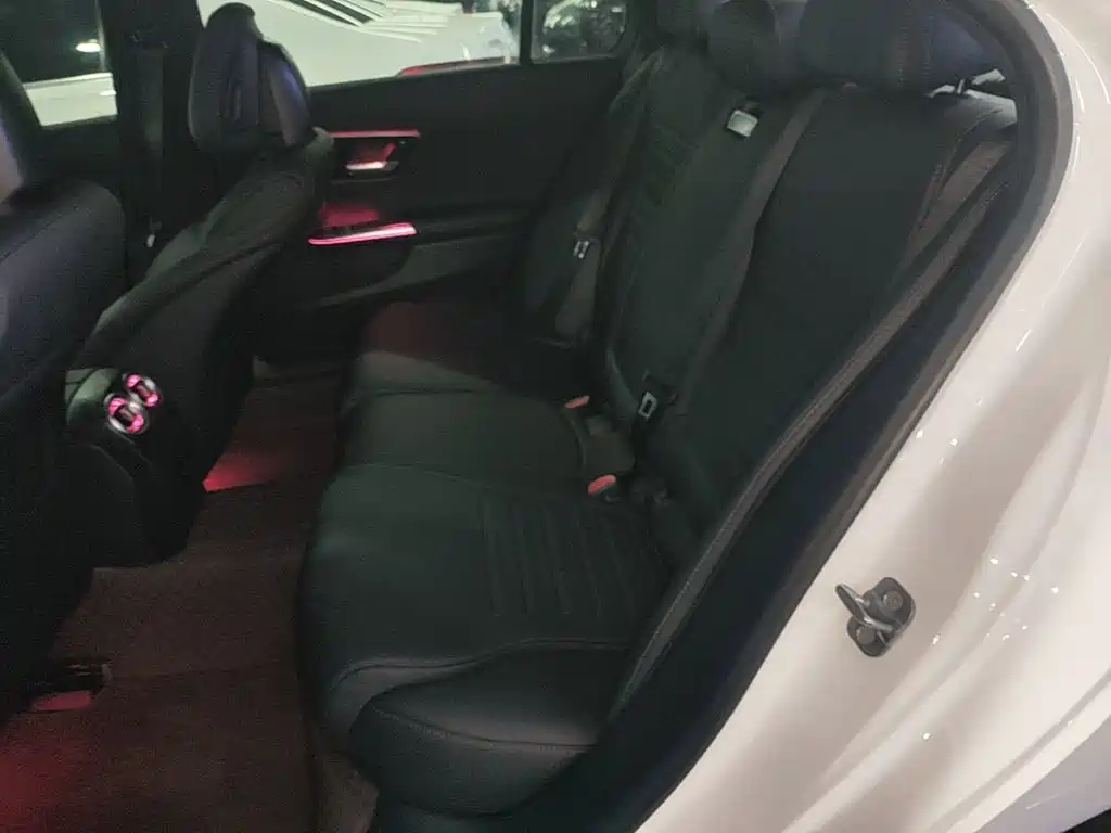 Mercedes-Benz C-Class — миниатюра 17