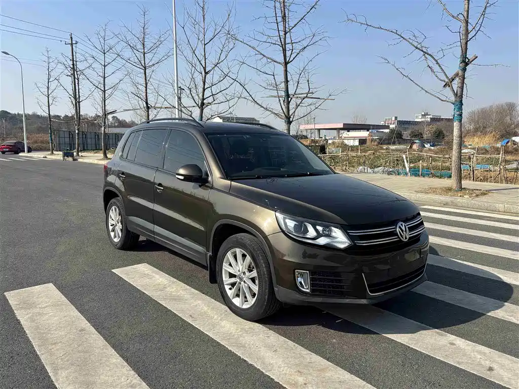 VOLKSWAGEN TIGUAN