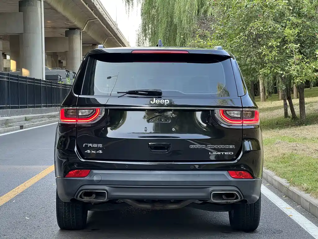 Jeep Grand Commander — миниатюра 9