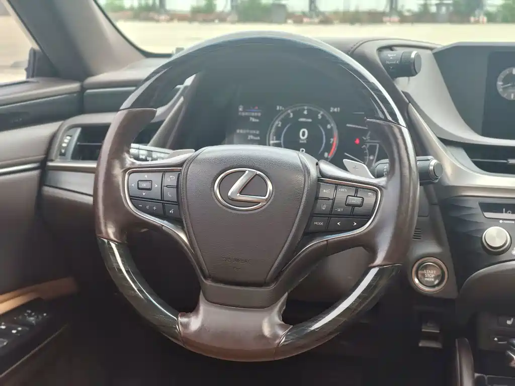 Lexus ES — миниатюра 16