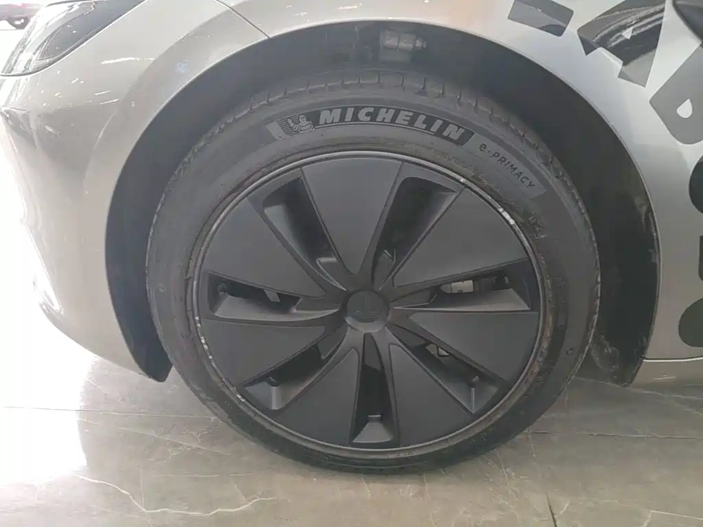 Tesla Model 3 — миниатюра 23