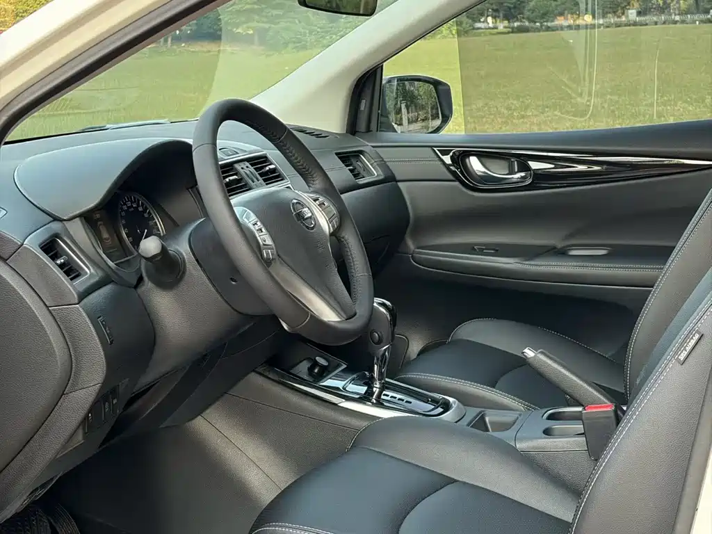 Nissan Tiida — миниатюра 4